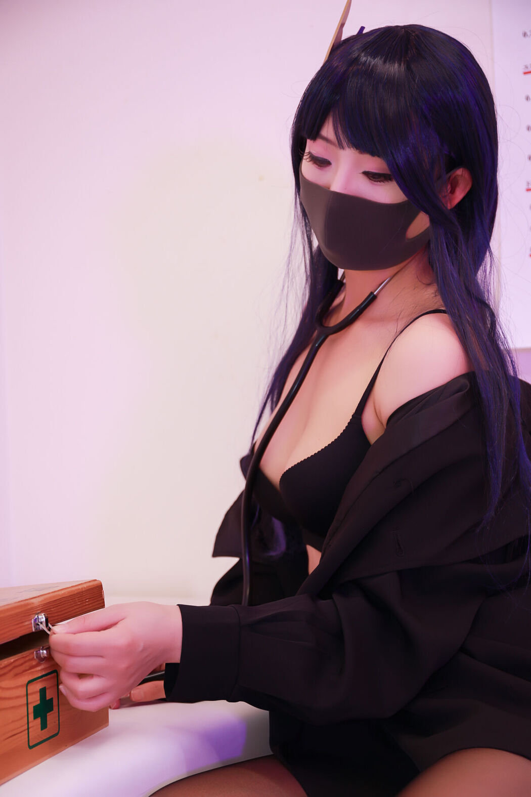 Li Jia 李佳 – 雷神医务室 (79P)