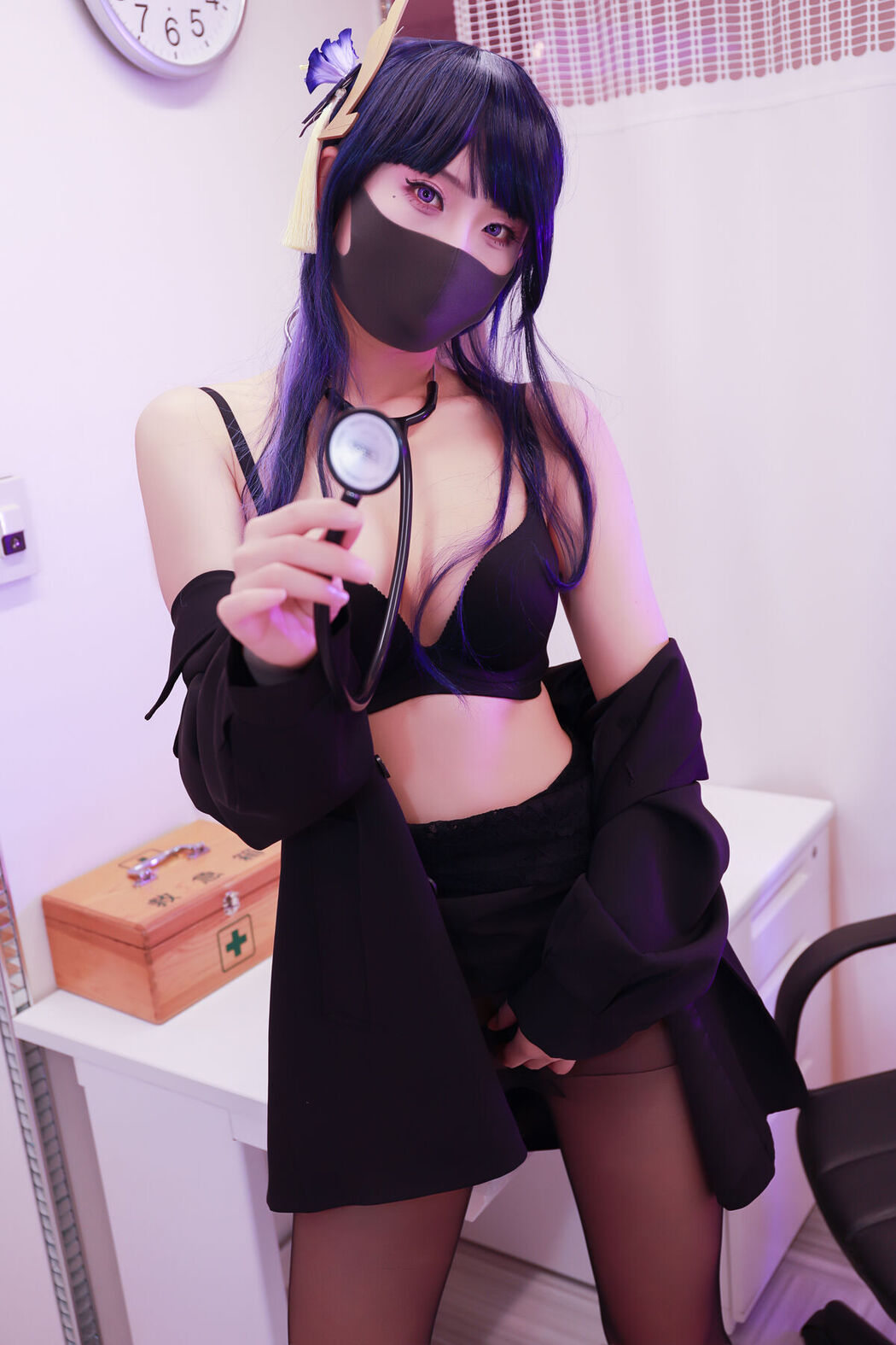 Li Jia 李佳 – 雷神医务室 (79P)