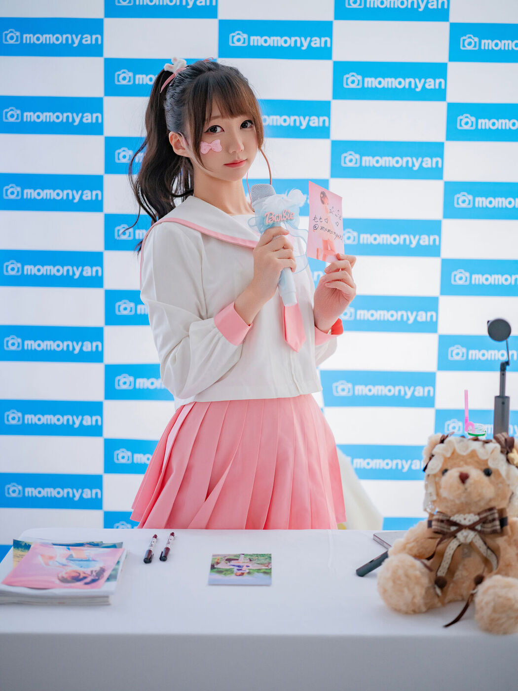 Coser@NAGISA魔物喵 &#8211; ビキニアイドルのサイン会 Part01 (61P)