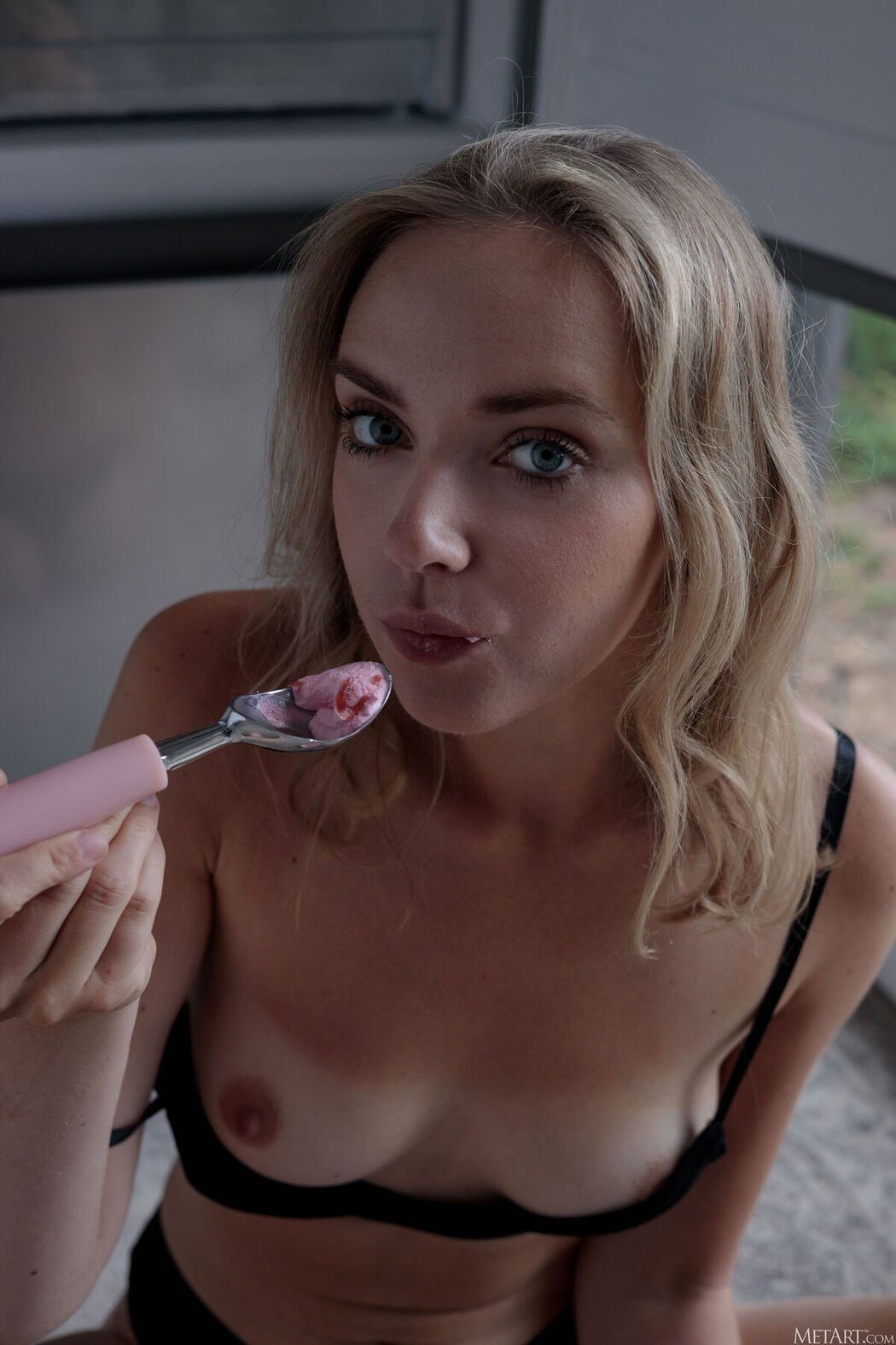 MetArt Oxana Chic &#8211; Dessert Delight Part01 (61P)