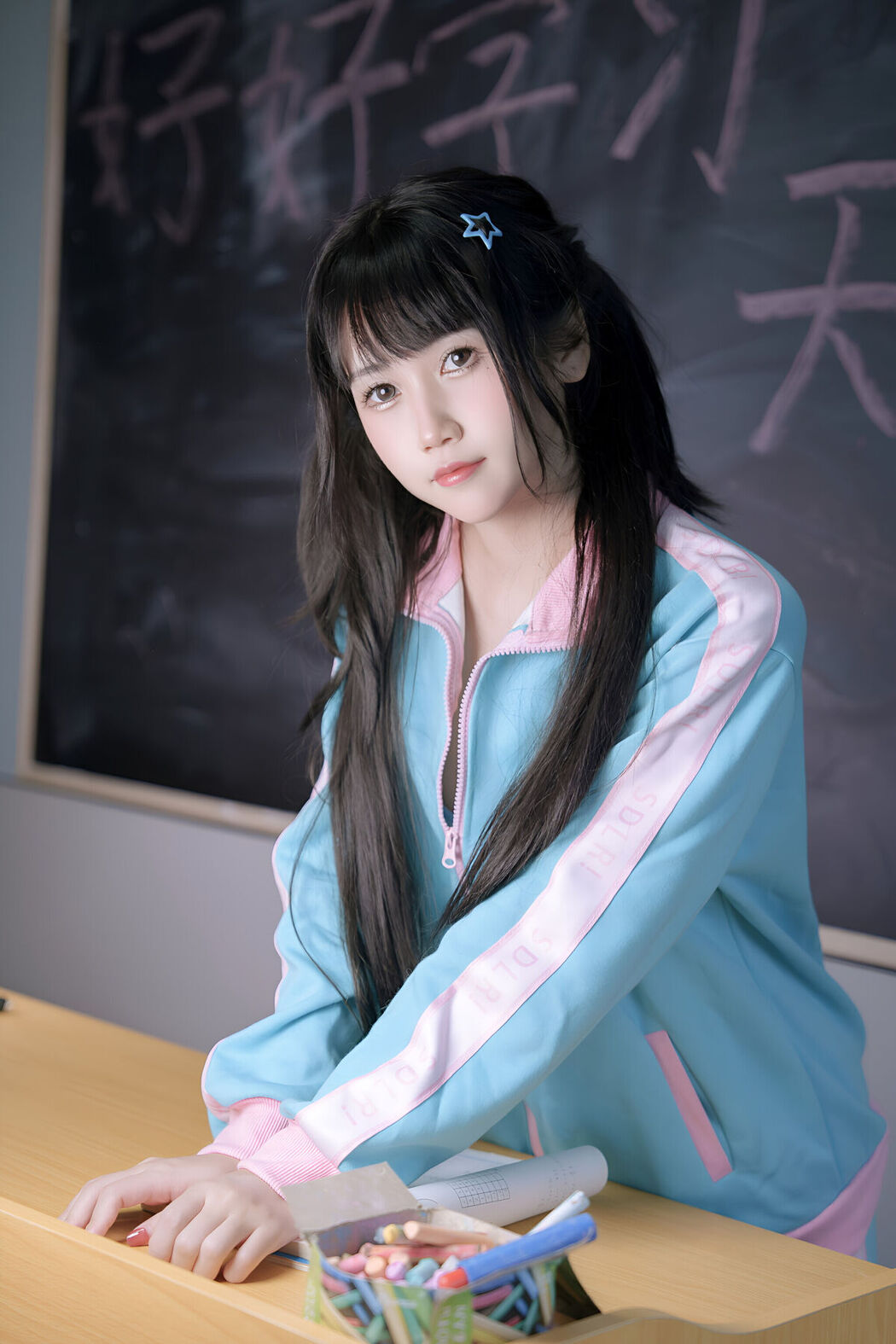 Coser@不呆猫 – 涂油教室实习生 (77P – 1V)