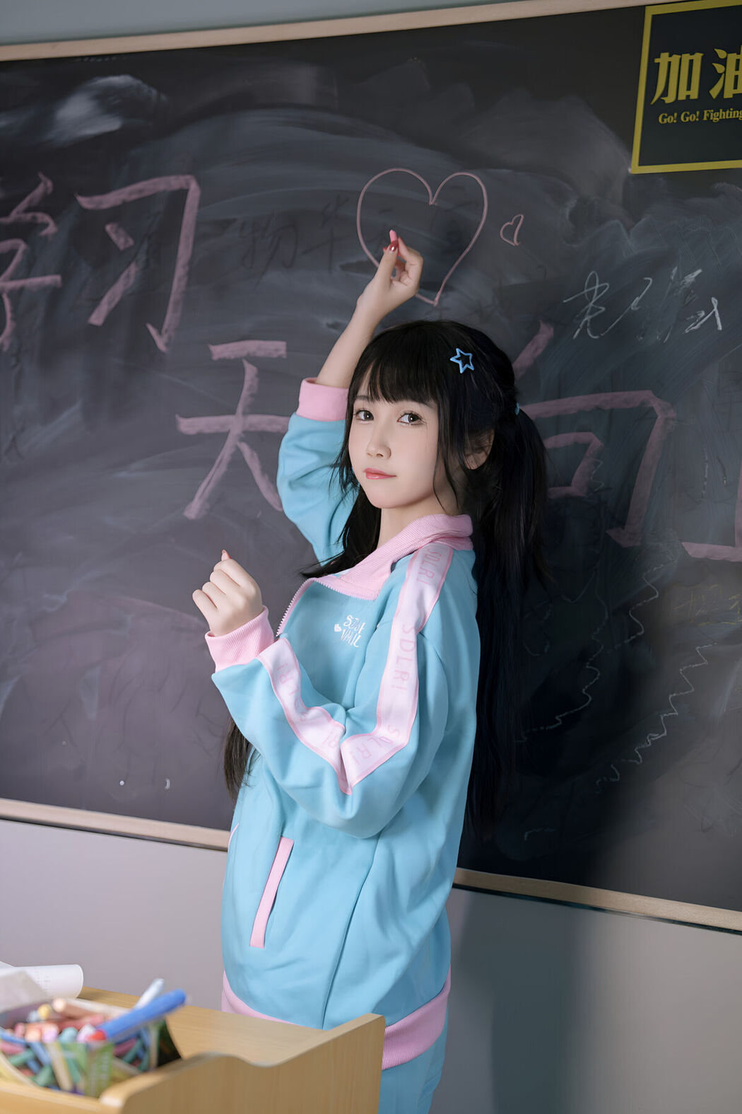 Coser@不呆猫 – 涂油教室实习生 (77P – 1V)