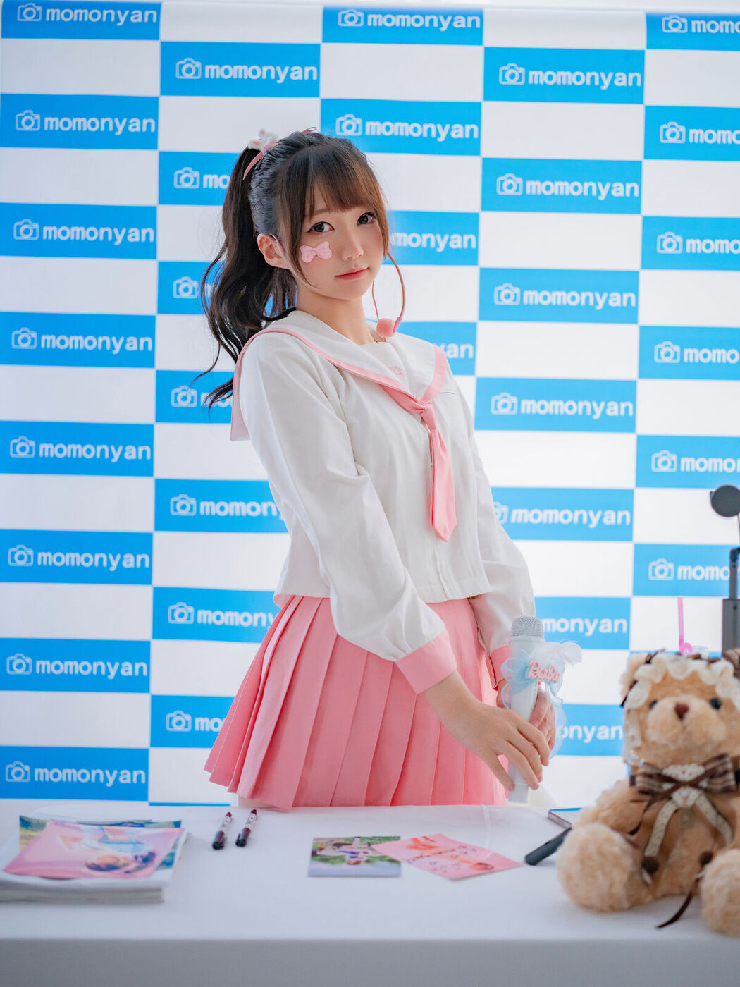 Coser@NAGISA魔物喵 &#8211; ビキニアイドルのサイン会 Part01 (61P)