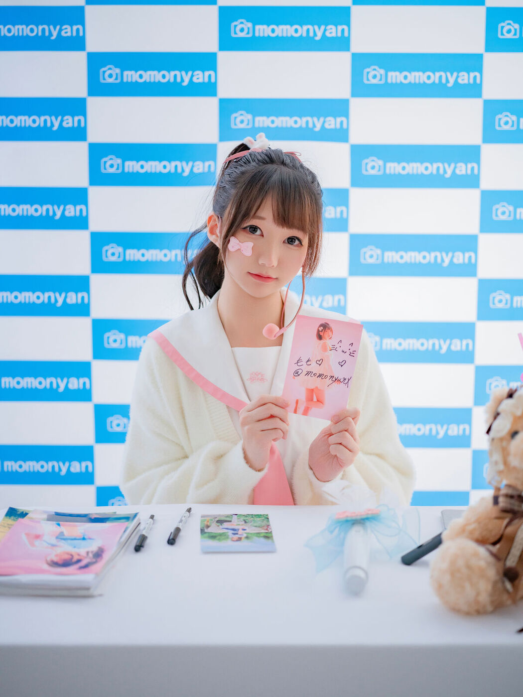 Coser@NAGISA魔物喵 &#8211; ビキニアイドルのサイン会 Part01 (61P)