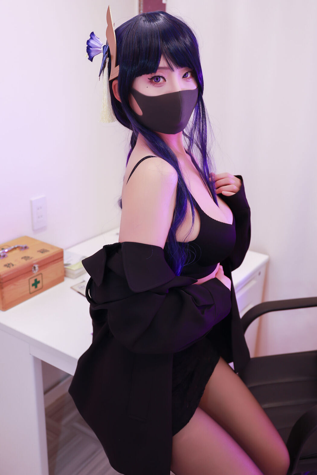 Li Jia 李佳 – 雷神医务室 (79P)