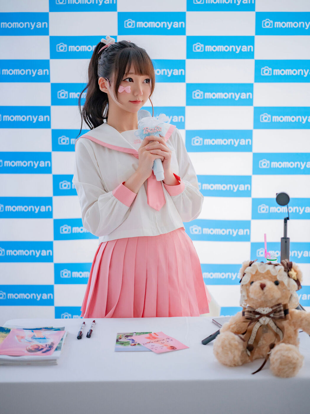 Coser@NAGISA魔物喵 &#8211; ビキニアイドルのサイン会 Part01 (61P)