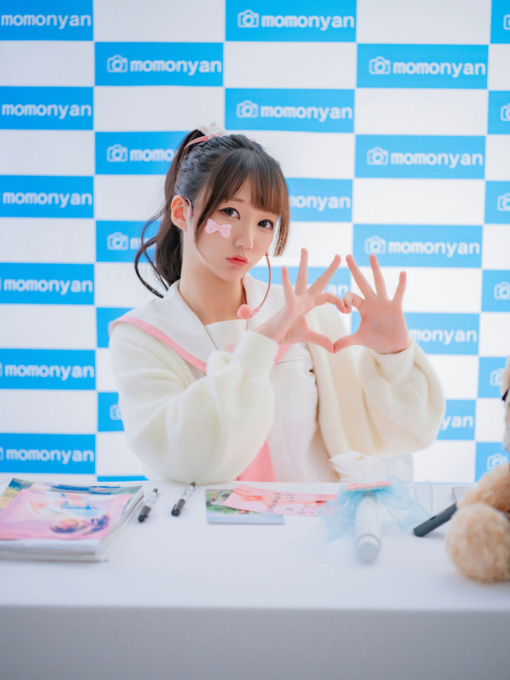 Coser@NAGISA魔物喵 &#8211; ビキニアイドルのサイン会 Part01 (61P)