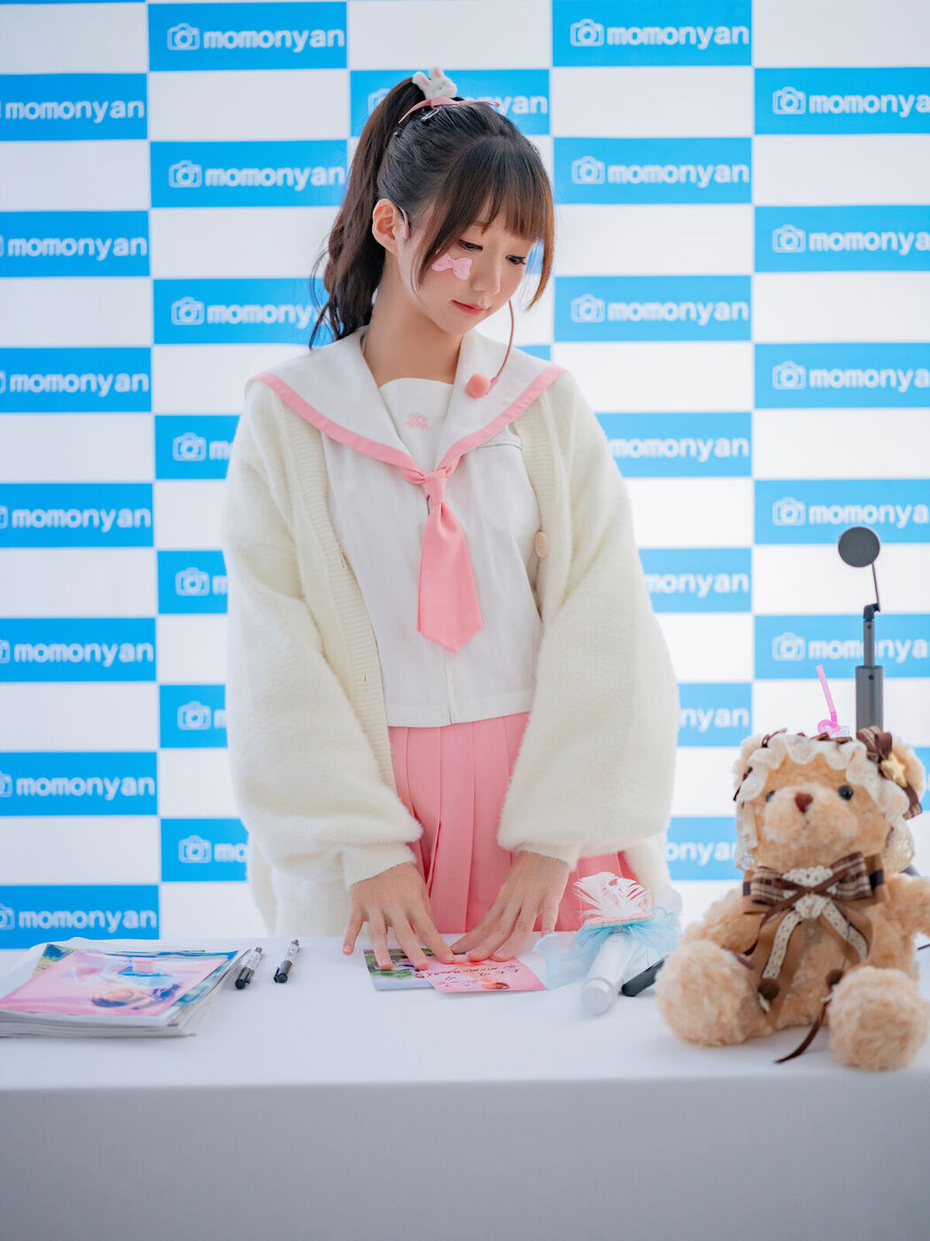 Coser@NAGISA魔物喵 &#8211; ビキニアイドルのサイン会 Part01 (61P)