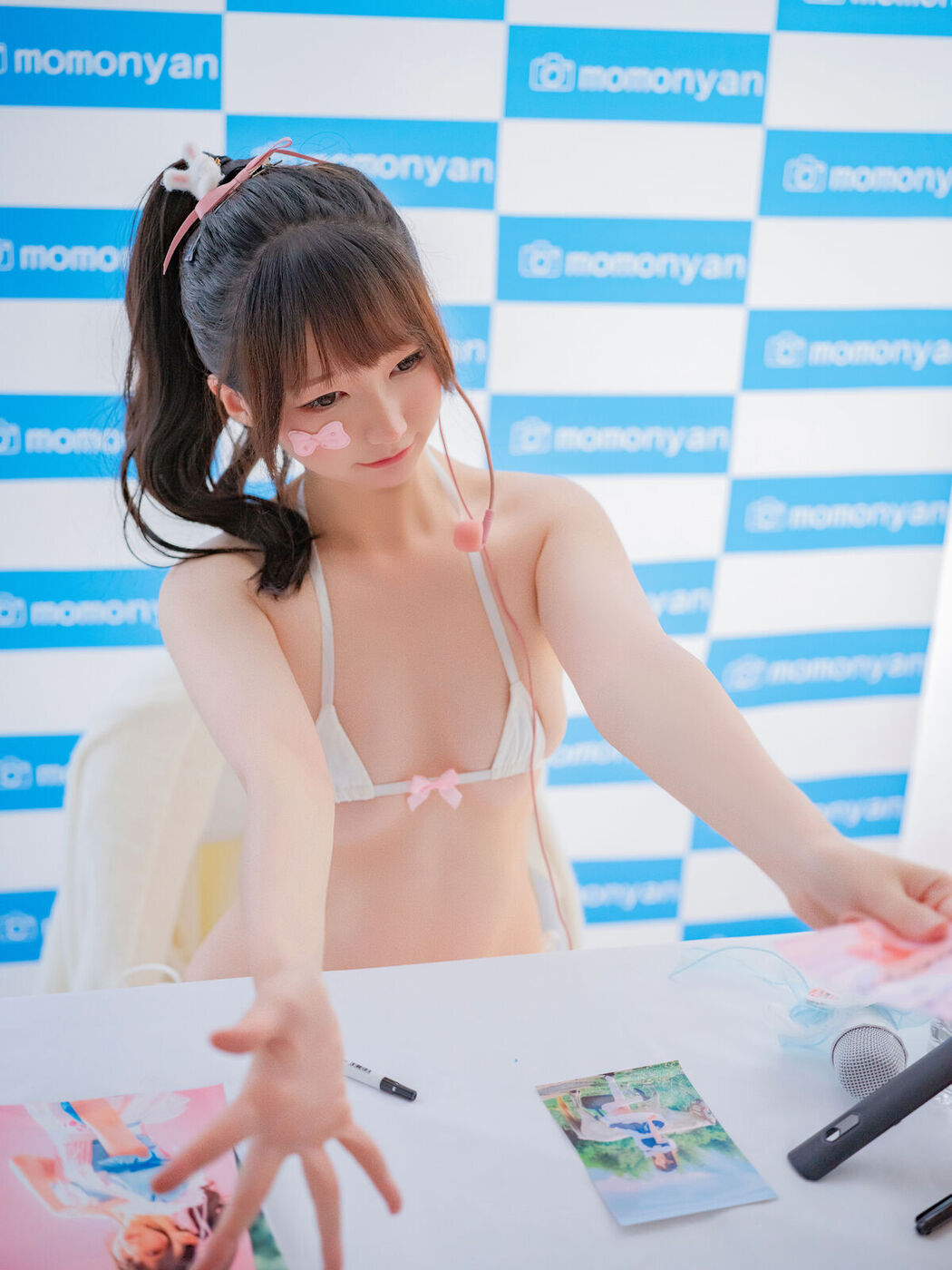 Coser@NAGISA魔物喵 &#8211; ビキニアイドルのサイン会 Part02 (61P)