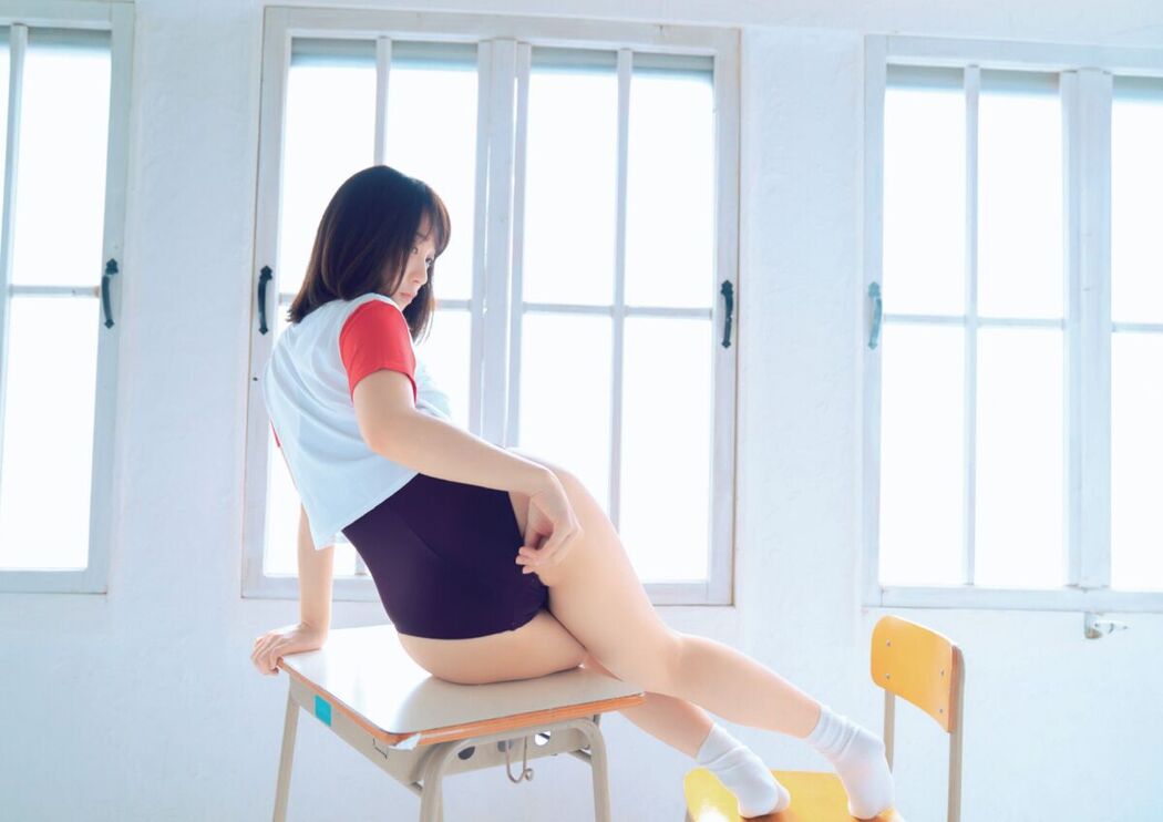 JP Moe Iori 伊織萌 &#8211; 競泳水着 (72P)