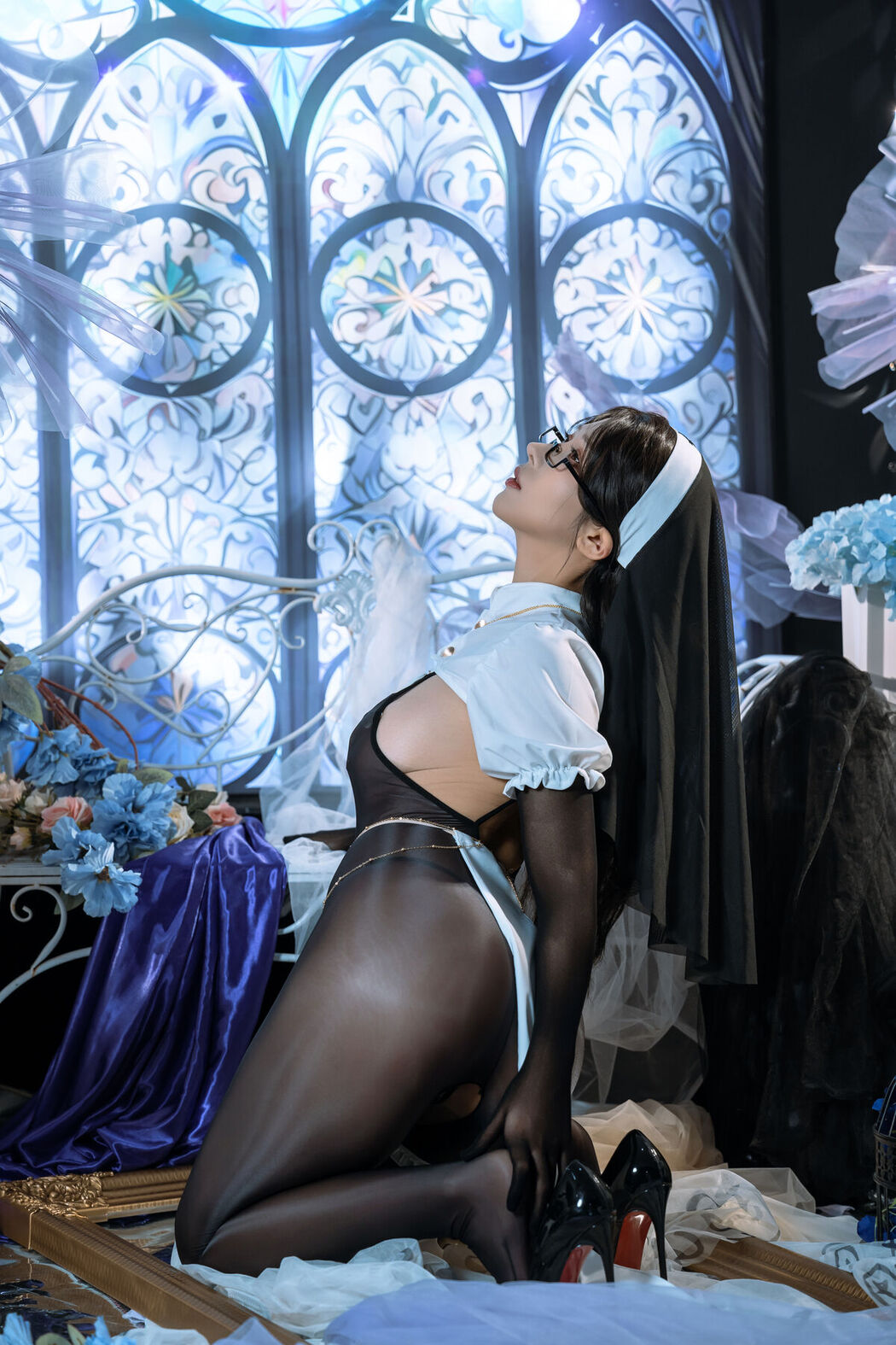 Coser@云溪溪 Yunx1x1 And 奶桃 – 沉陷 修女 (90P – 1V)