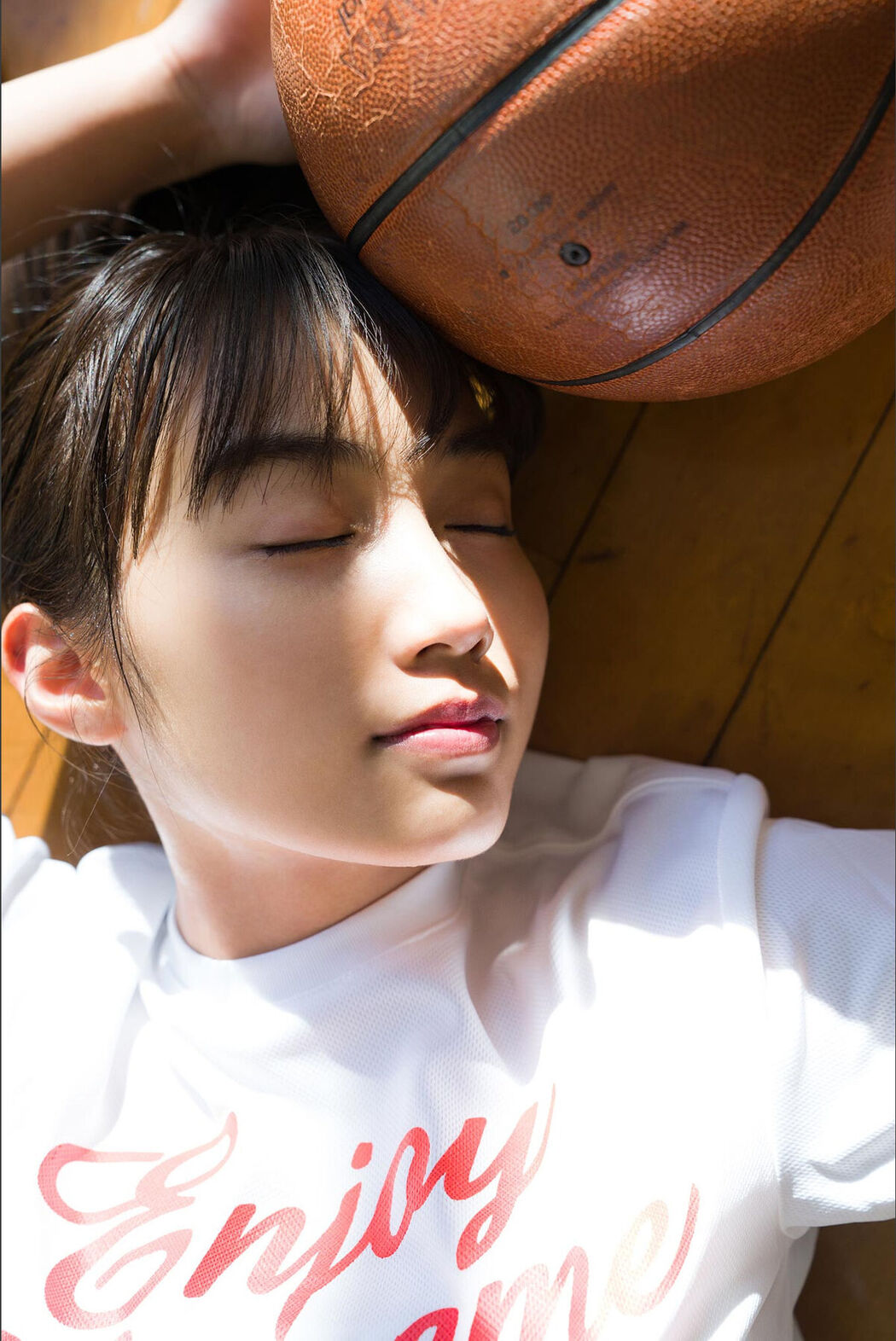 JP Hikari Kuroki 黒木ひかり – 神的美少女 スピサン グラビアフォトブック (42P)