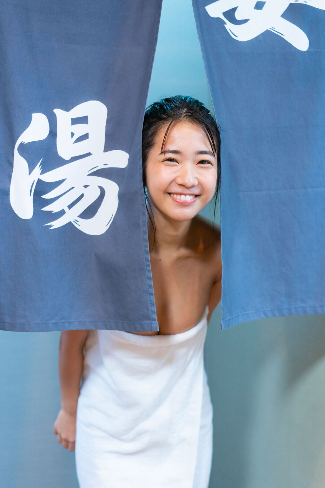 JP Amau Kisumi 天羽希純 &#8211; FLASHデジタル写真集 銭湯で大はしゃぎ (65P)