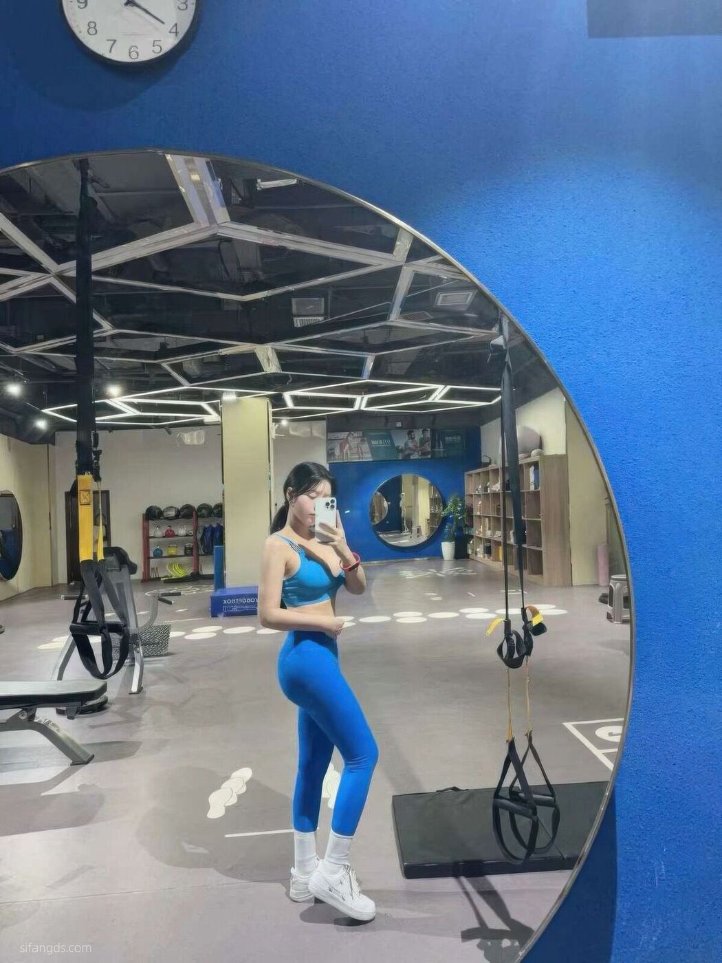 Sha Le Mei Xiao Cang Lao Shi 莎乐美小苍老师 &#8211; 网红外围 最新私密群门槛福利 Part02 (61P)