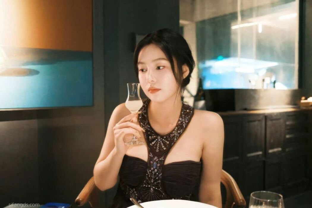 Sha Le Mei Xiao Cang Lao Shi 莎乐美小苍老师 &#8211; 网红外围 最新私密群门槛福利 Part02 (61P)