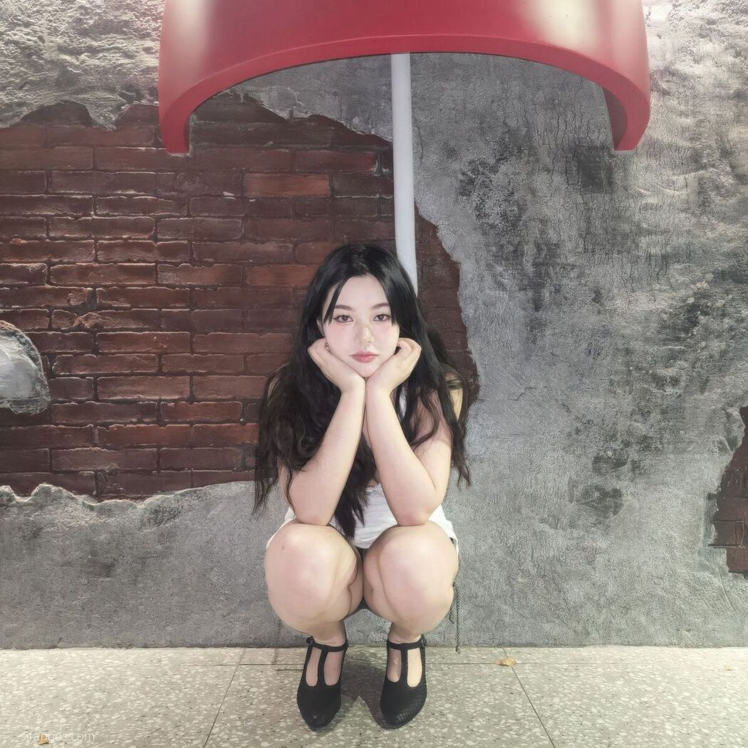 Sha Le Mei Xiao Cang Lao Shi 莎乐美小苍老师 &#8211; 网红外围 最新私密群门槛福利 Part03 (61P)