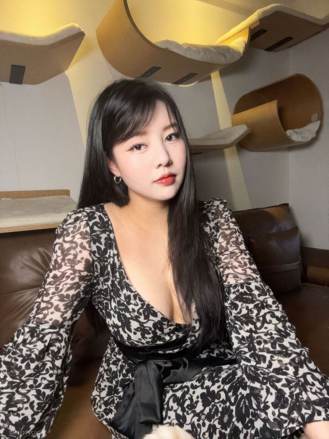 Sha Le Mei Xiao Cang Lao Shi 莎乐美小苍老师 &#8211; 网红外围 最新私密群门槛福利 Part01 (61P &#8211; 28V)