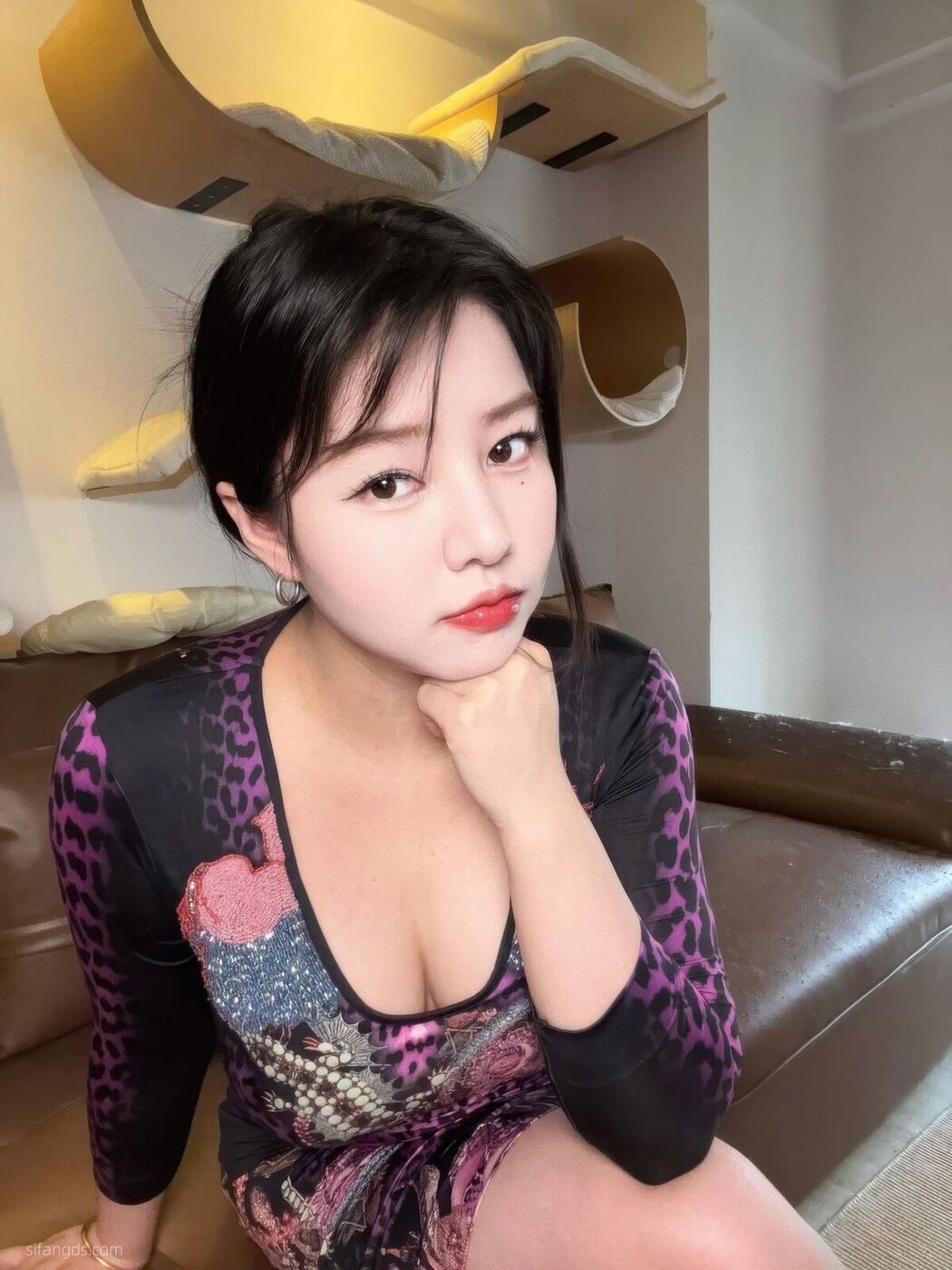 Sha Le Mei Xiao Cang Lao Shi 莎乐美小苍老师 &#8211; 网红外围 最新私密群门槛福利 Part01 (61P &#8211; 28V)