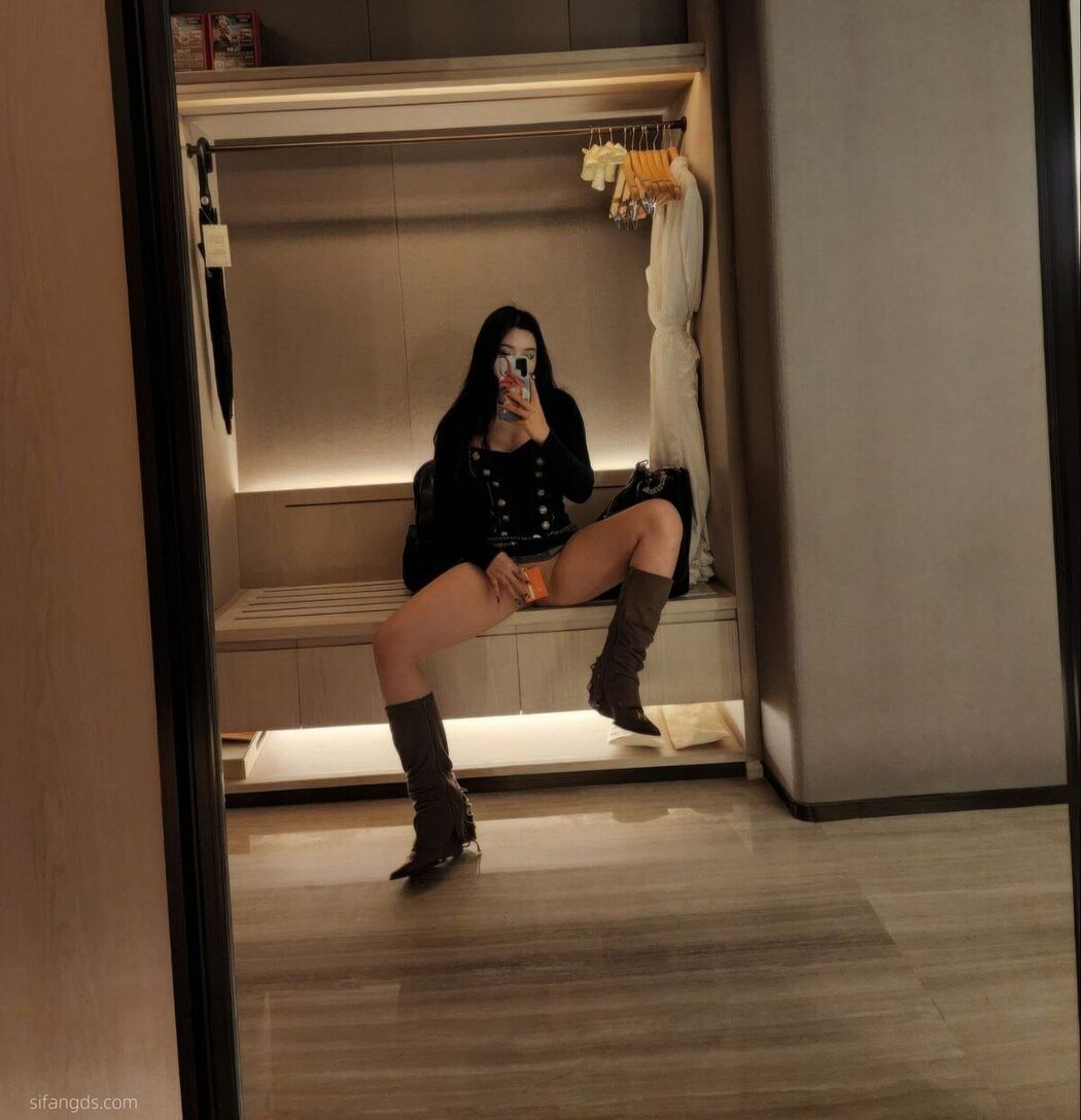 Sha Le Mei Xiao Cang Lao Shi 莎乐美小苍老师 &#8211; 网红外围 最新私密群门槛福利 Part02 (61P)