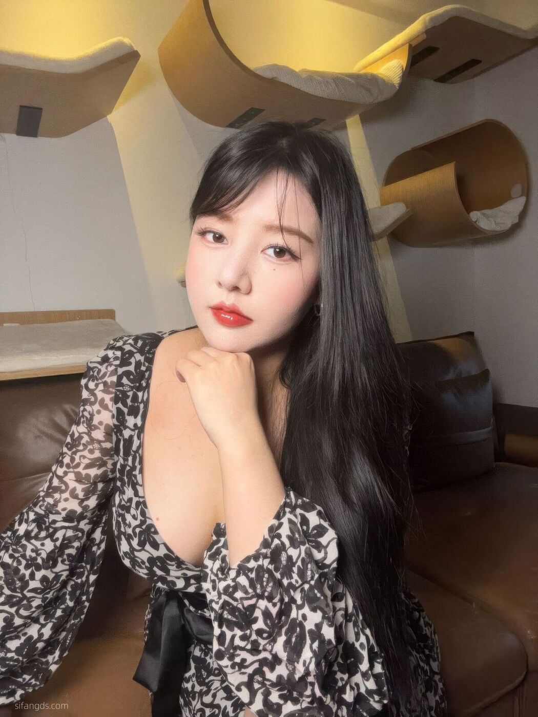 Sha Le Mei Xiao Cang Lao Shi 莎乐美小苍老师 &#8211; 网红外围 最新私密群门槛福利 Part01 (61P &#8211; 28V)