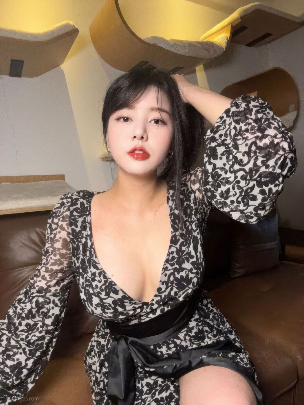 Sha Le Mei Xiao Cang Lao Shi 莎乐美小苍老师 &#8211; 网红外围 最新私密群门槛福利 Part01 (61P &#8211; 28V)