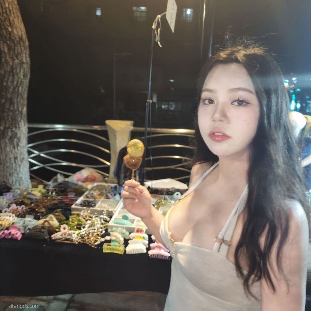 Sha Le Mei Xiao Cang Lao Shi 莎乐美小苍老师 &#8211; 网红外围 最新私密群门槛福利 Part03 (61P)