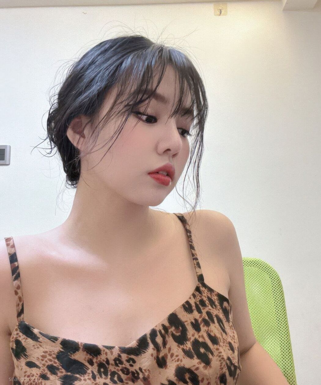 Sha Le Mei Xiao Cang Lao Shi 莎乐美小苍老师 – 网红外围 最新私密群门槛福利 Part04 (61P)