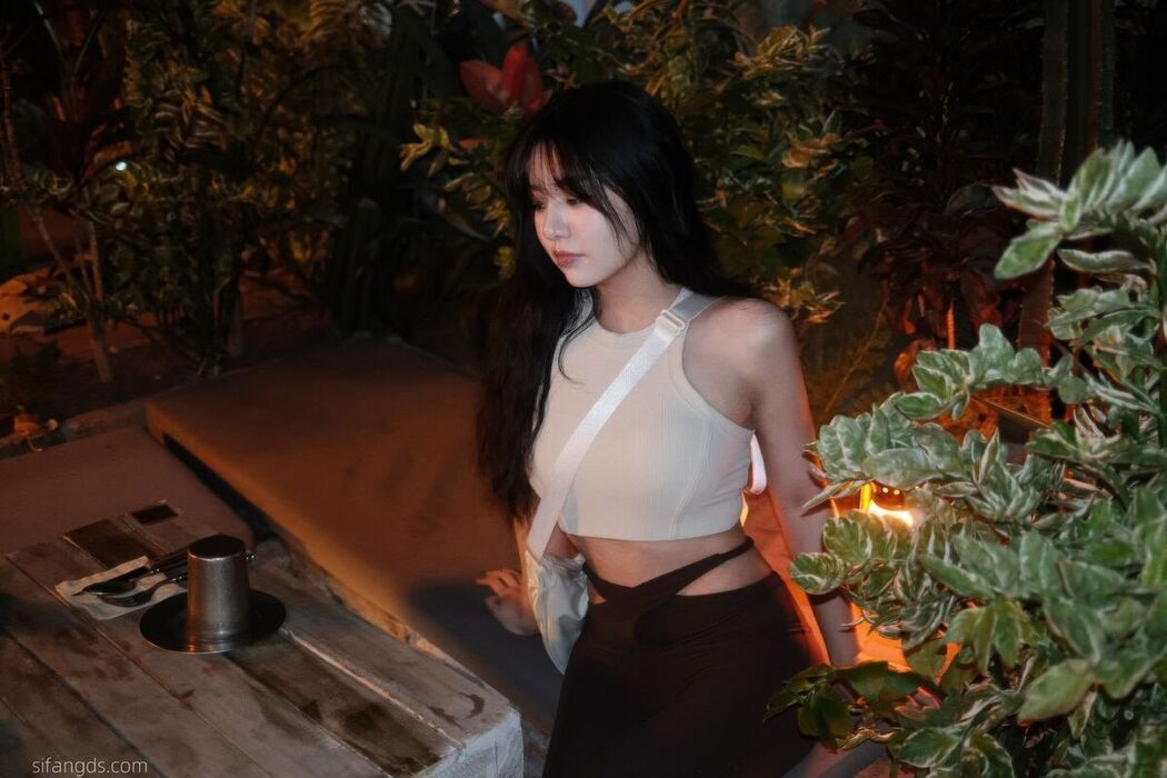 Sha Le Mei Xiao Cang Lao Shi 莎乐美小苍老师 – 网红外围 最新私密群门槛福利 Part04 (61P)