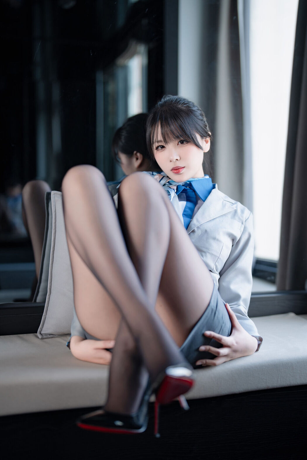 Coser@轩萧学姐 – 空姐室内黑丝 (75P)