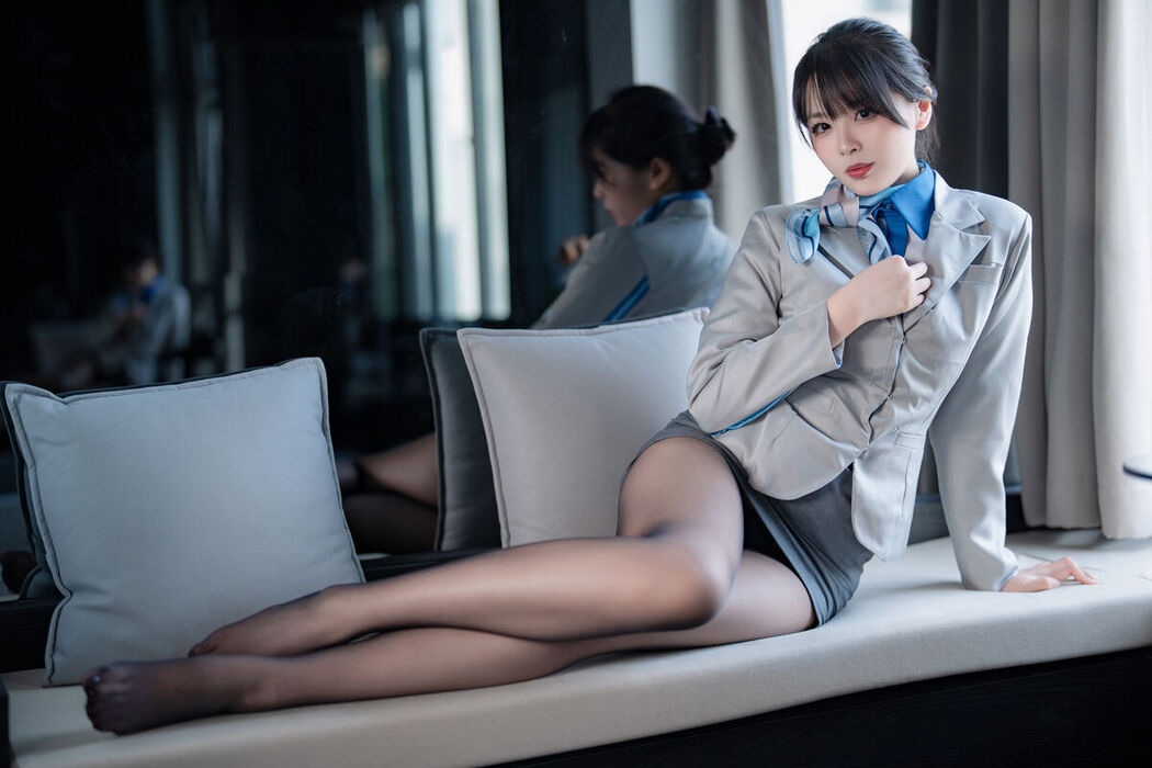 Coser@轩萧学姐 – 空姐室内黑丝 (75P)