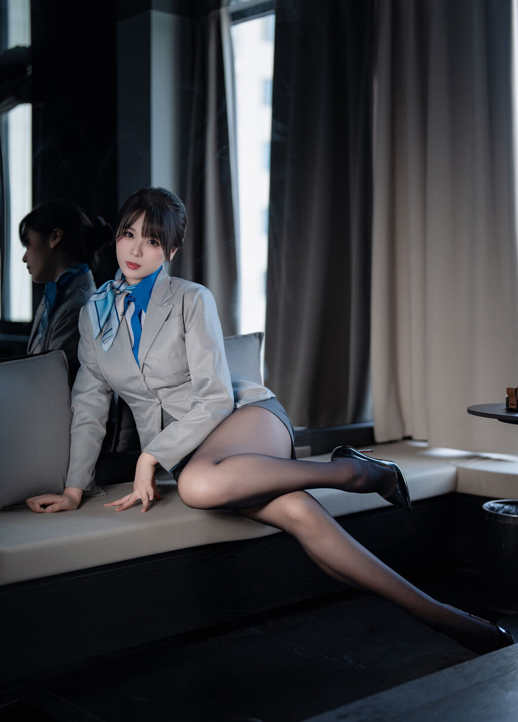 Coser@轩萧学姐 – 空姐室内黑丝 (75P)