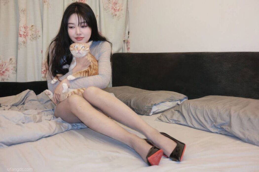 Sha Le Mei Xiao Cang Lao Shi 莎乐美小苍老师 – 网红外围 最新私密群门槛福利 Part07 (60P)