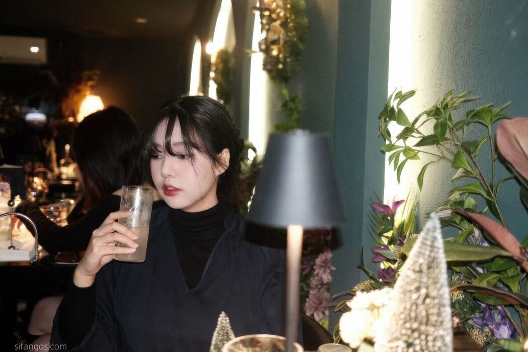 Sha Le Mei Xiao Cang Lao Shi 莎乐美小苍老师 – 网红外围 最新私密群门槛福利 Part07 (60P)