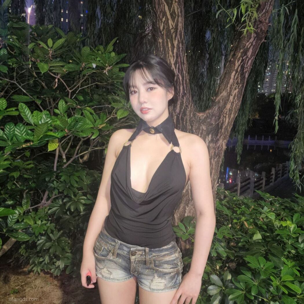 Sha Le Mei Xiao Cang Lao Shi 莎乐美小苍老师 – 网红外围 最新私密群门槛福利 Part06 (61P)