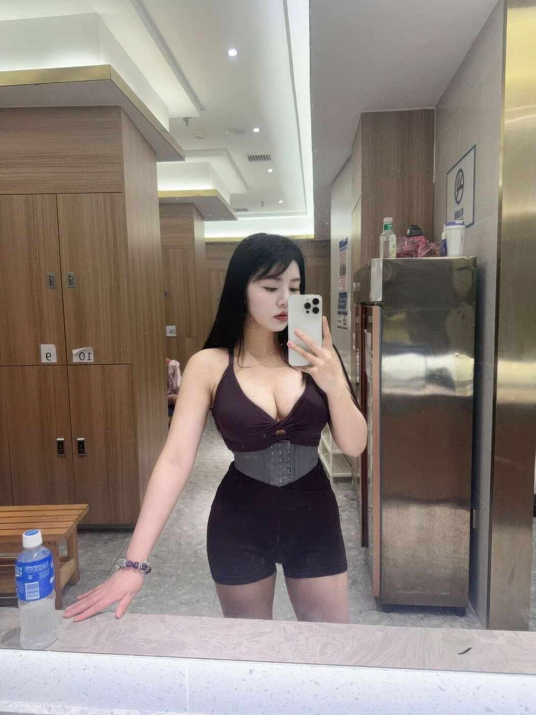 Sha Le Mei Xiao Cang Lao Shi 莎乐美小苍老师 – 网红外围 最新私密群门槛福利 Part07 (60P)