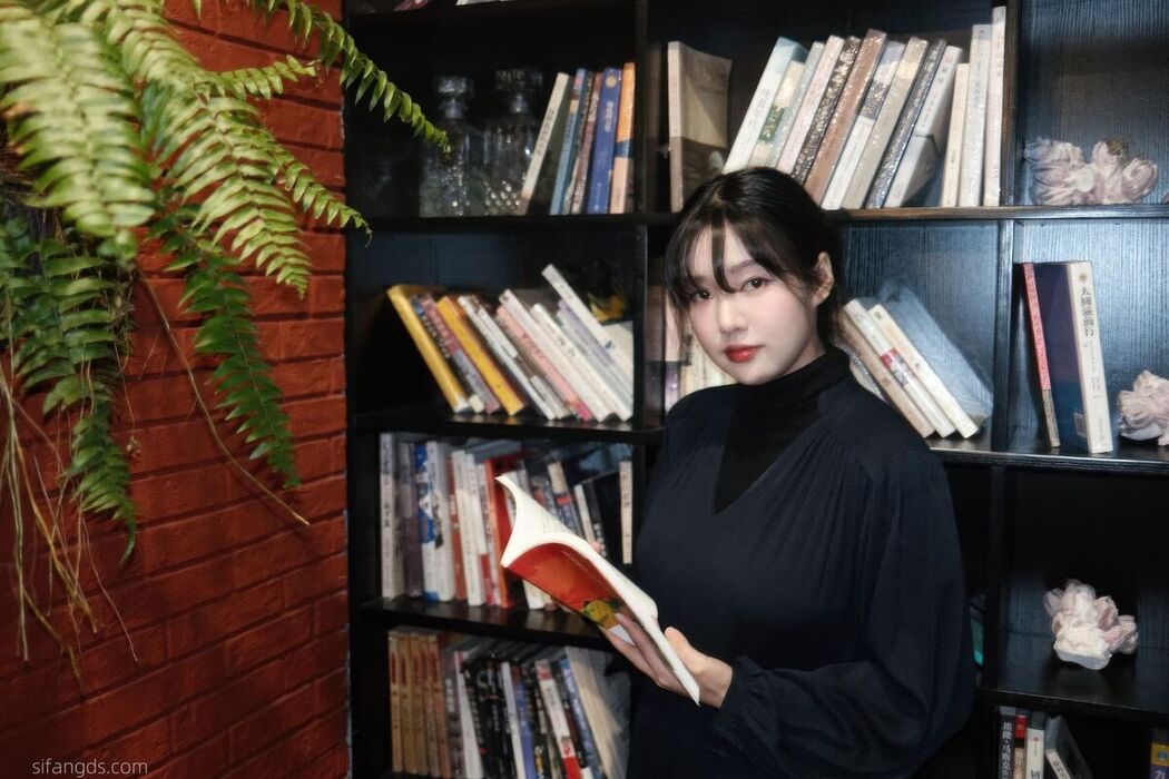 Sha Le Mei Xiao Cang Lao Shi 莎乐美小苍老师 – 网红外围 最新私密群门槛福利 Part07 (60P)