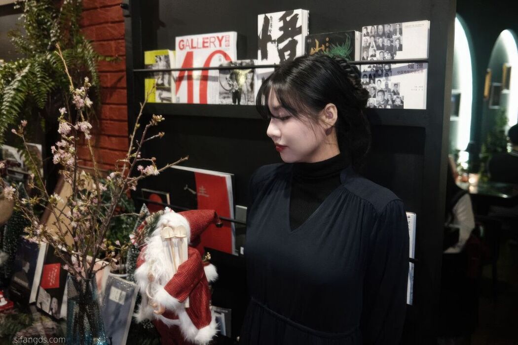 Sha Le Mei Xiao Cang Lao Shi 莎乐美小苍老师 – 网红外围 最新私密群门槛福利 Part07 (60P)