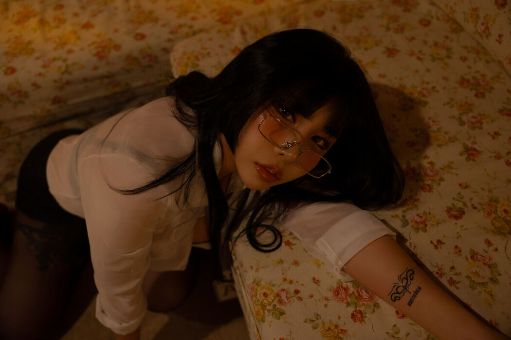 LEEYUIN – Girl Next Door Part01 (52P)