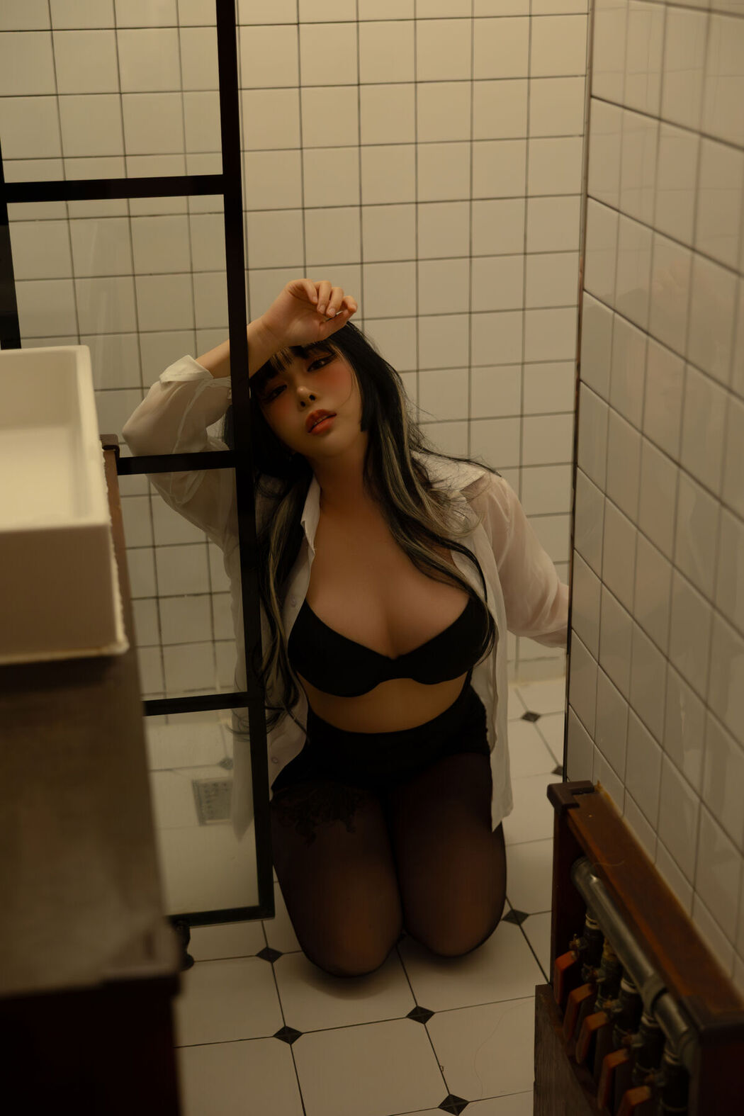 LEEYUIN – Girl Next Door Part01 (52P)