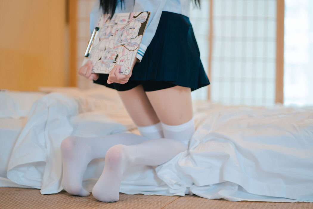 Coser@吃了个迟 – 夏日呓语 Part01 (55P)