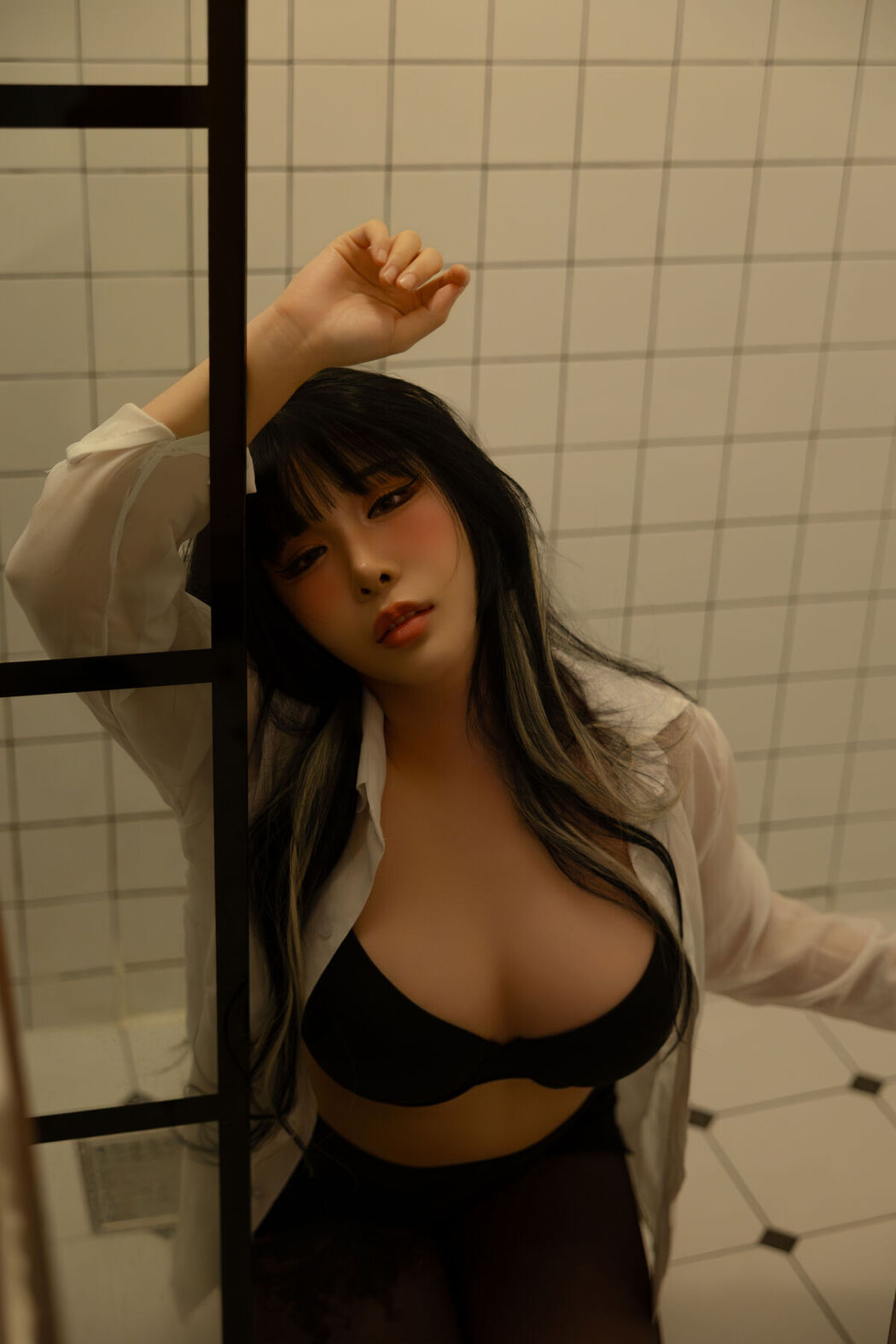 LEEYUIN – Girl Next Door Part01 (52P)