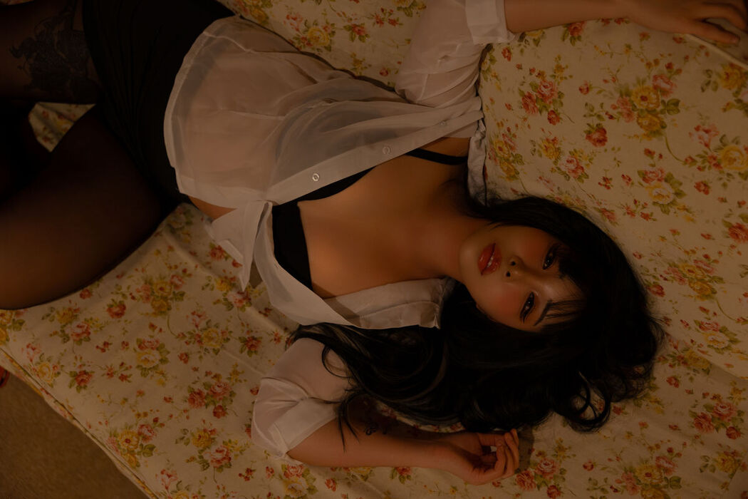 LEEYUIN – Girl Next Door Part01 (52P)