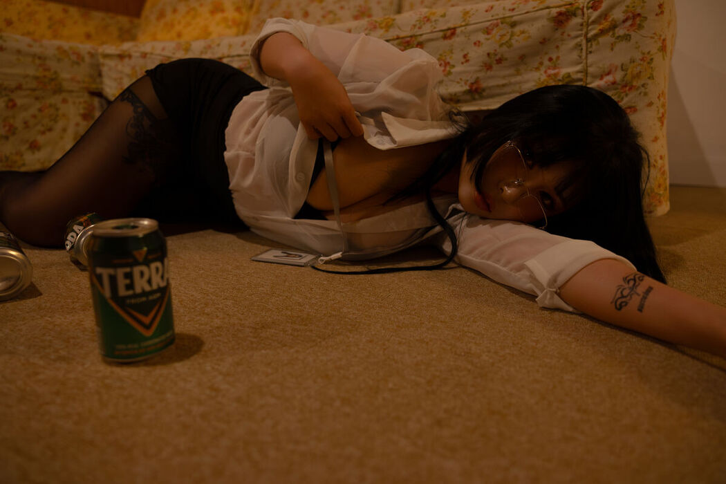 LEEYUIN – Girl Next Door Part01 (52P)