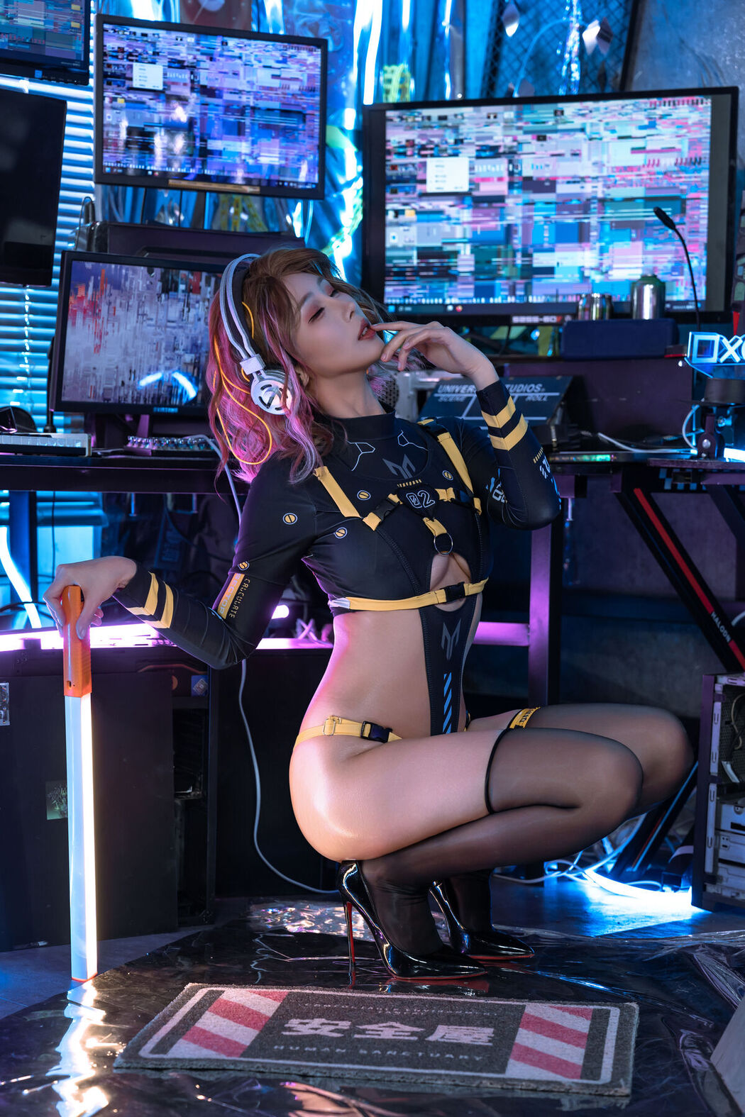 Coser@云溪溪 Yunx1x1 And 奶桃 &#8211; 骇入 Part01 (51P &#8211; 1V)