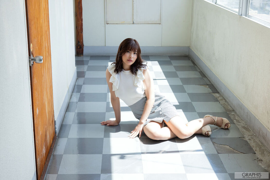 JP Nitori Hina 似鳥日菜 – Graphis Limited Edition (48P – 1V)