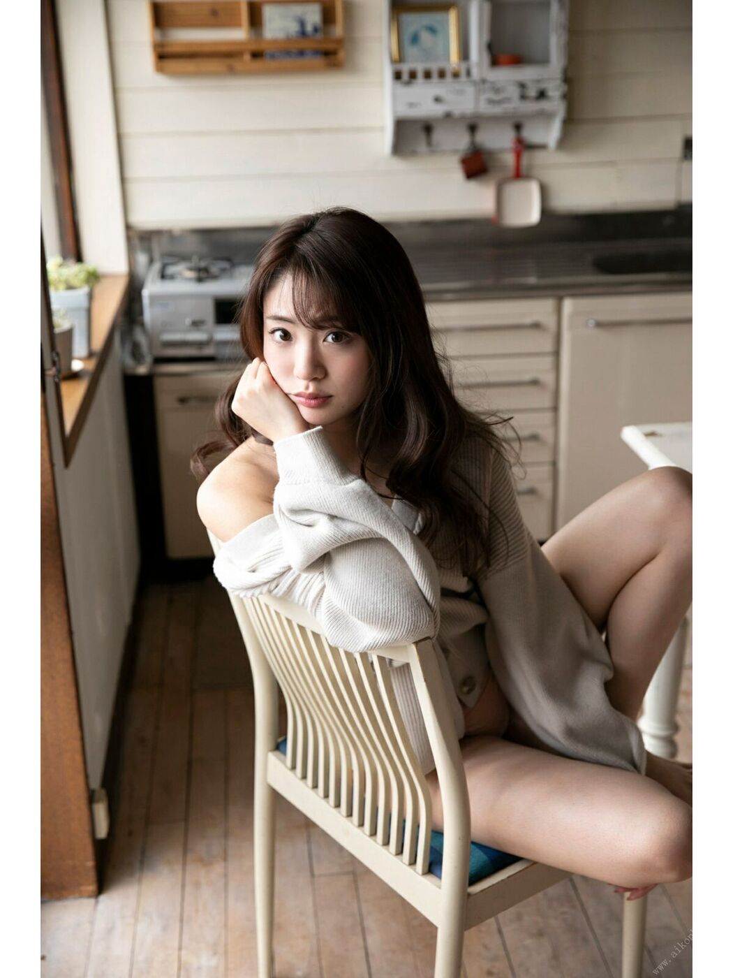 JP Shida Yuumi 志田友美 – FLASHデジタル写真集 アイドルの魂は美脚に宿る (66P)