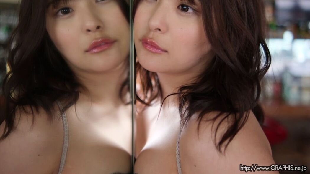 JP Nitori Hina 似鳥日菜 – Graphis Limited Edition (48P – 1V)