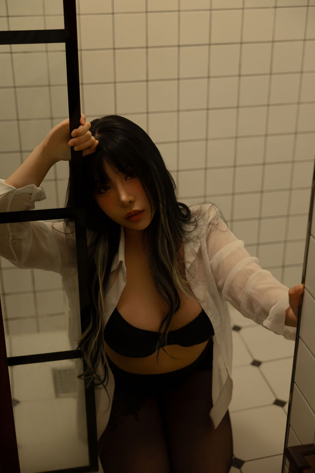 LEEYUIN – Girl Next Door Part01 (52P)