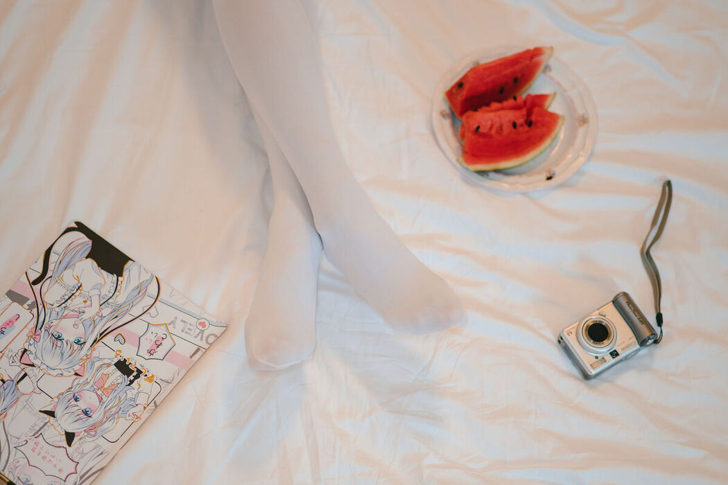 Coser@吃了个迟 – 夏日呓语 Part02 (55P)