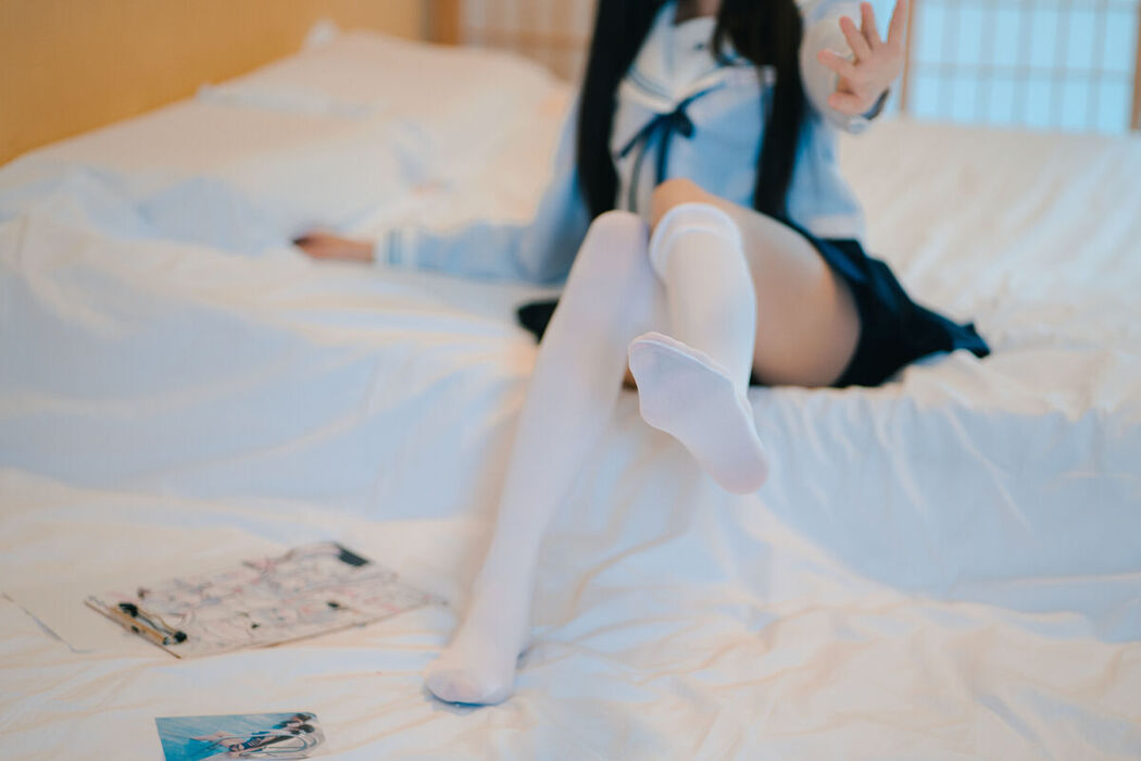 Coser@吃了个迟 – 夏日呓语 Part01 (55P)